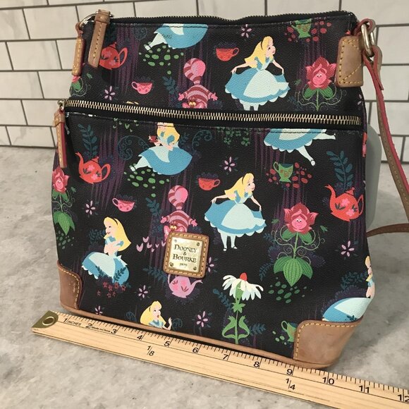 Disney Dooney & Bourke Crossbody Alice in Wonderland 65th Anniversary Teatime - Picture 12 of 15